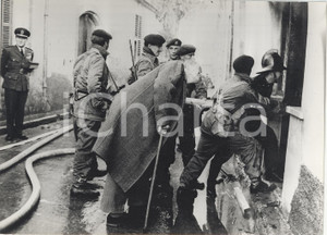 Fotografia d epoca originale 1964 OMORFITA Cyprus dispute  Minister Duncan SANDYS with British Army Photo 1