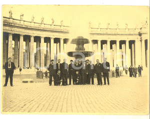 Fotografia d epoca originale 1940 ca ROMA Piazza SAN PIETRO Militanti del PNF presso la fontana Foto 23x19 1