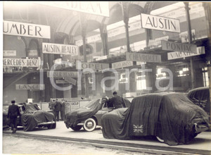 1953 PARIS Salon Automobile - Voitures anglaises avant l'inauguration *Photo