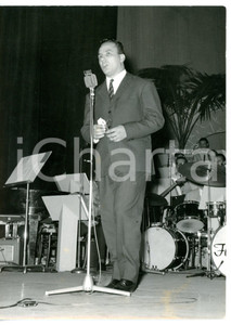 1961 MILANO Sei giorni della canzone - Ciclista Antonio MASPES sul palco *Foto