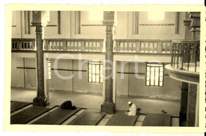 Fotografia d epoca originale 1941 WW2 DURAZZO ALBANIA Interno della moschea Foto cartolina RUEDI 1