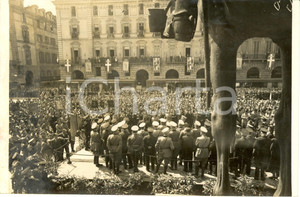 Fotografia d epoca originale 1940 TORINO Piazza CASTELLO Raduno Cavalieri d Italia  Bar PATRIA Fotografia 1