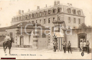 Cartolina originale da collezione 1915 VERDUN (FR) Caserma degli ussari ANIMATA FP VG 1