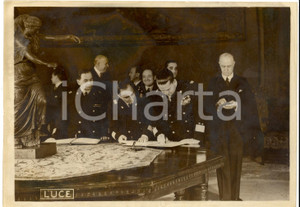 Fotografia d epoca originale 1938 ROMA Palazzo CHIGI Galeazzo CIANO firma accordi italoinglesi Foto LUCE 1