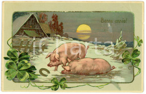 1913 BONNE ANNEE Pigs with four leaf clovers - DAMAGED embossed postcard  Cartolina postale d'epoca, viaggiata.CONDIZIONI: VERY POOR (la pellicola superficiale presenta crepe diffuse ed &egrave; parzialmente distaccata; abrasione al verso e minima mancanza al lato destro)FORMATO: FP    originale e autentica 1