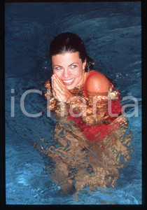 Fotografia d epoca originale 35mm vintage slide 1995 ca BAYWATCH  Yasmine BLEETH  Scena della serie tv 4 1