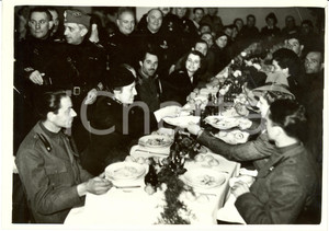 Fotografia d epoca originale 1939 MILANO Militari e moglie Dino ALFIERI pranzo al Gruppo SCIESA Fotografia 1