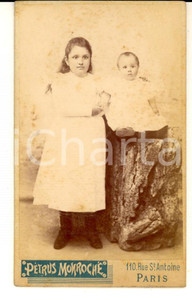 Fotografia d epoca originale 1900 ca PARIS Coppia di sorelline in abito bianco Foto Petrus MONROCHE  CDV 1