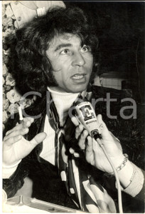 1970 ca FRANCE Ritratto di Francis LAI intervistato al ristorante - Foto 20x30