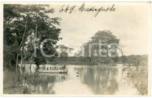 1930 ca CONGO - KATANGA - MWADINGUSHA Indigènes en pirogue *Photo L. GABRIEL 649 Fotografia originale d'epoca, in formato cartolina postale.FOTOGRAFO: L&eacute;opold Gabriel - Panda - Katanga  CONDIZIONI:GOOD/buonoFORMATO: 14x9 cm originale e autentica 1