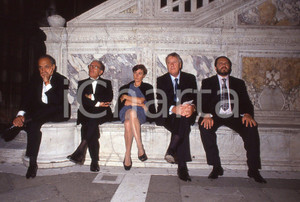 1992 CAMPIELLO MALERBA SICILIANO MALDINI MORAZZONI DONINELLI *35mm vintage slide   Diapositiva originale d'epoca Tutti i diritti riservati.E' severamente vietata la riproduzione. ICharta mette in vendita, sul negozio eBay e in esclusiva sul sito "icharta" il proprio archivio composto da numerose diapositive e negativi fotografici d'epoca, tutti originali e autentici, che attraversano la storia del costume italiano tra gli la fine degli anni Sessanta e Novanta.Si tratta di uno sguardo inedito sull'attualità, la politica, la vita quotidiana, il gossip e la cultura, che fotografa il cambiamento della nazione in quest'ultimo scorcio del XX secolo. Un'occasione unica per il mercato del collezionismo, che vede finalmente disponibile un archivio eccezionale per vastità, tematiche e condizioni, in un settore (il negativo fotografico e la diapositiva) di assoluta novità e dalle interessanti prospettive di investimento. CONDIZIONI:FAIR/discretoFORMATO: 35mm originale e autentica 1