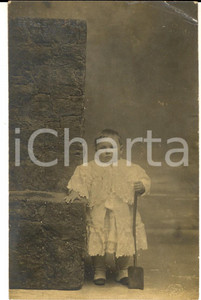 Fotografia d epoca originale 1910 ca MARSEILLE Ritratto di bambino con la paletta Foto cartolina BONFORT 1