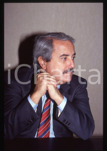 Fotografia d epoca originale 35mm vintage slide 1990 ca COSTUME Giovanni FALCONE Ritratto del magistrato 1 1