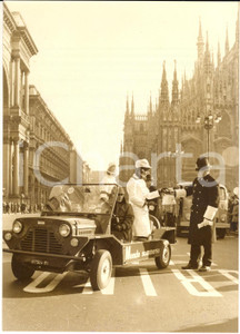 1966 MILANO Piazza Duomo - Befana del Vigile - Modelle in abiti SEALUP *Foto