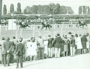Fotografia d epoca originale 1935 ca MILANO SAN SIRO Un passaggio della gara di galoppo all Ippodromo FOTO 1