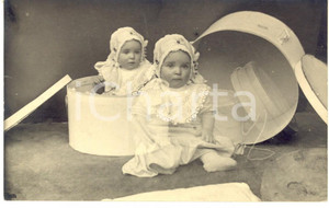 1920 ca ITALIA Bambino che esce dalla scatola - Fotomontaggio CURIOSO