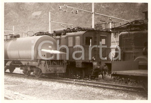 Fotografia d epoca originale 1975 ca FAV Ferrovia della VALTELLINA Locomotiva e autobotte Foto 14x10 cm 1