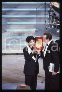 35mm vintage slide* 1992 FESTIVAL SANREMO - Pippo BAUDO intervista Mia MARTINI 2
