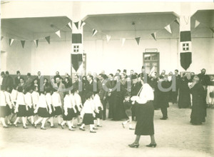 Fotografia d epoca originale 1933 TRIPOLI LIBANO Sfilata Piccole Italiane Scuola Italiana Carmelitana FOTO 1