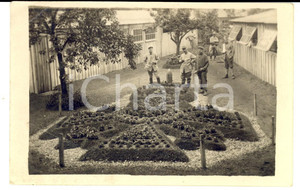Fotografia d epoca originale 1917 WW1 FRANCIA Ufficiali posano davanti a un giardino militare Foto FP 1