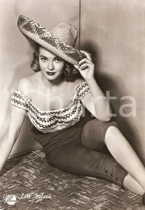 Cartolina originale da collezione 1950 ca CINEMA Attrice Lori NELSON indossa sombrero *Cartolina FG NV 1