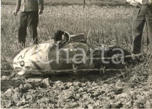 1955 MOTOCICLISMO IMOLA - La moto di Ray AMM dopo l'incidente mortale *Foto