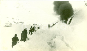 Fotografia d epoca originale 1930 CILE Minatori si recano al lavoro tra la neve FOTOGRAFIA 1