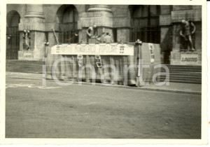 Fotografia d epoca originale 1955 MILANO Piazza AFFARI Preparazione Comizio PMP Striscioni Achille LAURO 1