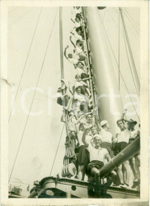 Fotografia d epoca originale 1935 ROMA Opera BALILLA di MILANO su albero maestro nave da guerra DANNEGGIATA 1