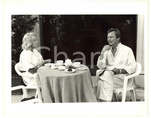 1990 ca CINEMA Michael YORK con la moglie Patricia McCALLUM a colazione - Foto