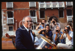 Fotografia d epoca originale 35mm vintage slide 1983 VENEZIA Federico FELLINI in motoscafo  Photocall 3 1