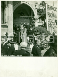 Fotografia d epoca originale 1938 MILANO Umberto II visita Padiglione BANCO DI ROMA Fiera Campionaria Foto 1