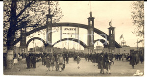 Fotografia d epoca originale 1928 MILANO FIERA Ingresso parco divertimenti per decennale VITTORIA Foto 12 x 6 1