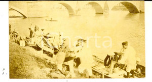 Fotografia d epoca originale 1920 ca VENEZIA GIULIA CANOTTAGGIO Barche in preparazione Foto VINTAGE 10x6 cm 1
