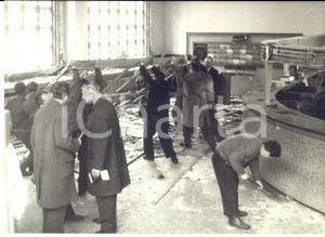 1962 ISSY-LES-MOULINEAUX Attentat avec voiture piégée - Bureau de poste dévasté