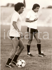 Fotografia d epoca originale 1980 URUGUAY Calcio MUNDIALITO Ruben PAZ Venancio RAMOS durante allenamento FOTO 1