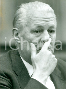 Fotografia d epoca originale 1987 BONN DE Ministro Gerhard STOLTENBERG in conferenza stampa Fotografia 1