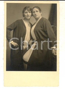 Fotografia d epoca originale 1920 ca MUNCHEN Ritratto di due sorelle Foto Boris NIELANDER DANNEGGIATA 1