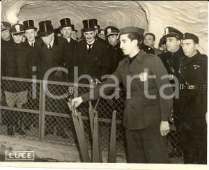 Fotografia d'epoca originale 1939 ROMA Neville CHAMBERLAIN e HALIFAX mostra minerale 1