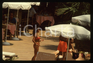 35mm vintage slide* 1989 MAIORCA - Ana OBREGON e Cesar ALBINANA in piscina (6)