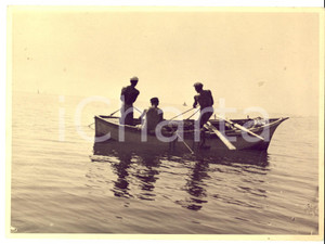 Fotografia d epoca originale 1960 ca ISCHIA NA Pescatori levano gli ormeggi Fotografia 24x18 1