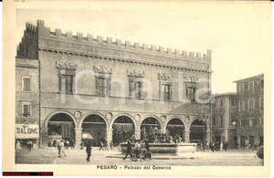 Cartolina originale da collezione 1929 Pesaro Piazza gremita *Animata con bici e bambini 1