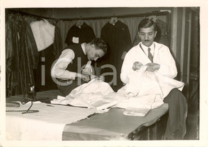 Fotografia d epoca originale 1939 ROMA Sarti confezionano vestiti per il nuovo Pontefice Fotografia 1