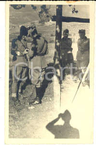 Fotografia d epoca originale 1939 MARINA DI CAMPO LI Ufficiali di artiglieria a riposo Foto cartolina 1