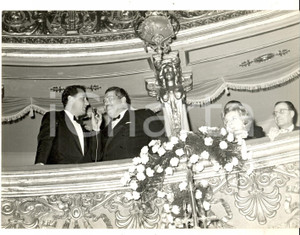 Fotografia d epoca originale 1960 ca TORINO TEATRO CARIGNANO Alberto SORDI intervista in un palco Foto NELLY 1