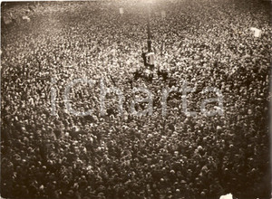 Fotografia d'epoca originale 1935 Milano Piazza Duomo - Lettura bollettino di guerra - Foto (2) 1 Fotografia d'epoca originale 1935 Milano Piazza Duomo - Lettura bollettino di guerra - Foto (2) 1