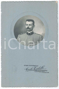 1900 ca ALESSANDRIA Soldato del REGIO ESERCITO Fotografia Carlo CORLETTI 11x17  Fotografia d'epoca. POOR/danneggiato Lievi smussature agli angoli, macchie di inchiostro al recto Formato: 12x20 originale e autentica 1