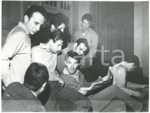 1962 CALCIO NAZIONALE ITALIA - Milanisti FERRINI ALTAFINI MASCHIO MALDINI Foto Fotografia originale d'epoca, con didascalia manoscritta al verso. FAIR/discreto difetto di stampa al lato inferiore Formato: 20x15 cm originale e autentica 1