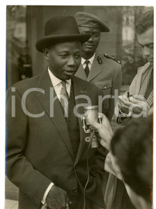 1960 PARIS Primo ministro Mamadou DIA rilascia intervista all'Eliseo *Foto 