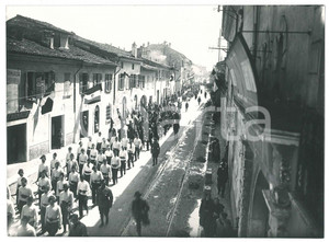 1927 (Riproduzione del 1963) BRESCIA Commemorazione Fausto LUNARDINI Foto (1) Fotografia datata 1963 che riproduce uno scatto del 1927. FOTOGRAFO: Studio Fotografico G. Negri - Brescia  GOOD/buono  Formato: 17x12 originale e autentica 1
